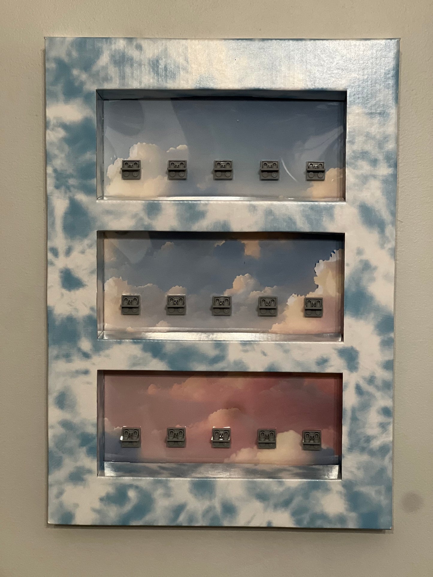 Tie-Dye Mini-Figure Shelf Display Kit