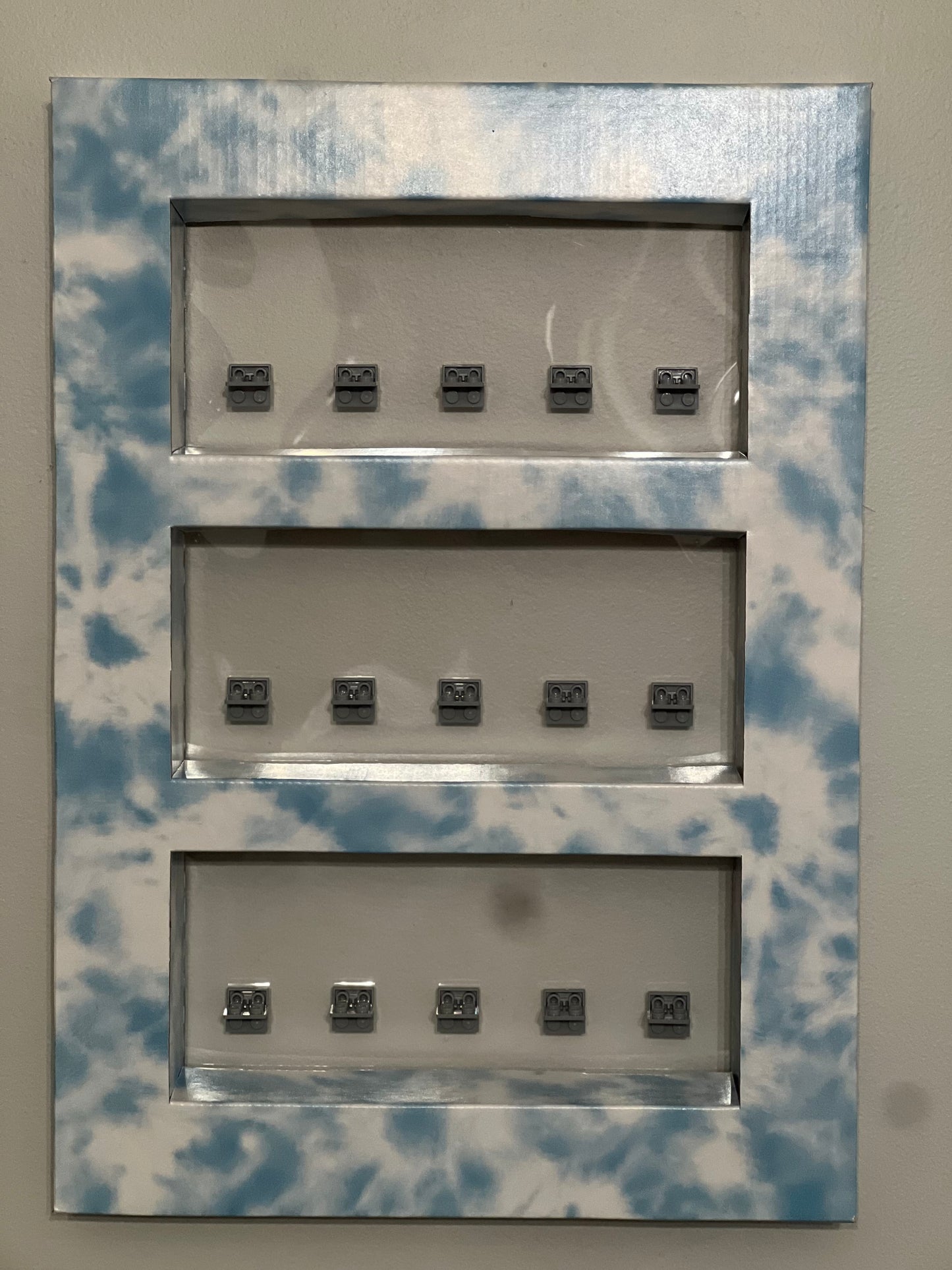 Tie-Dye Mini-Figure Shelf Display Kit