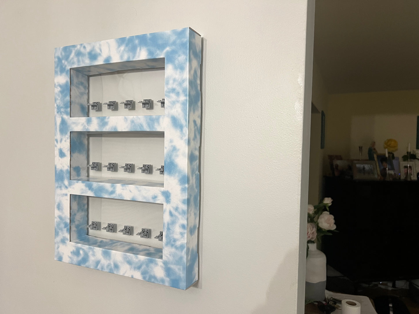 Tie-Dye Mini-Figure Shelf Display Kit