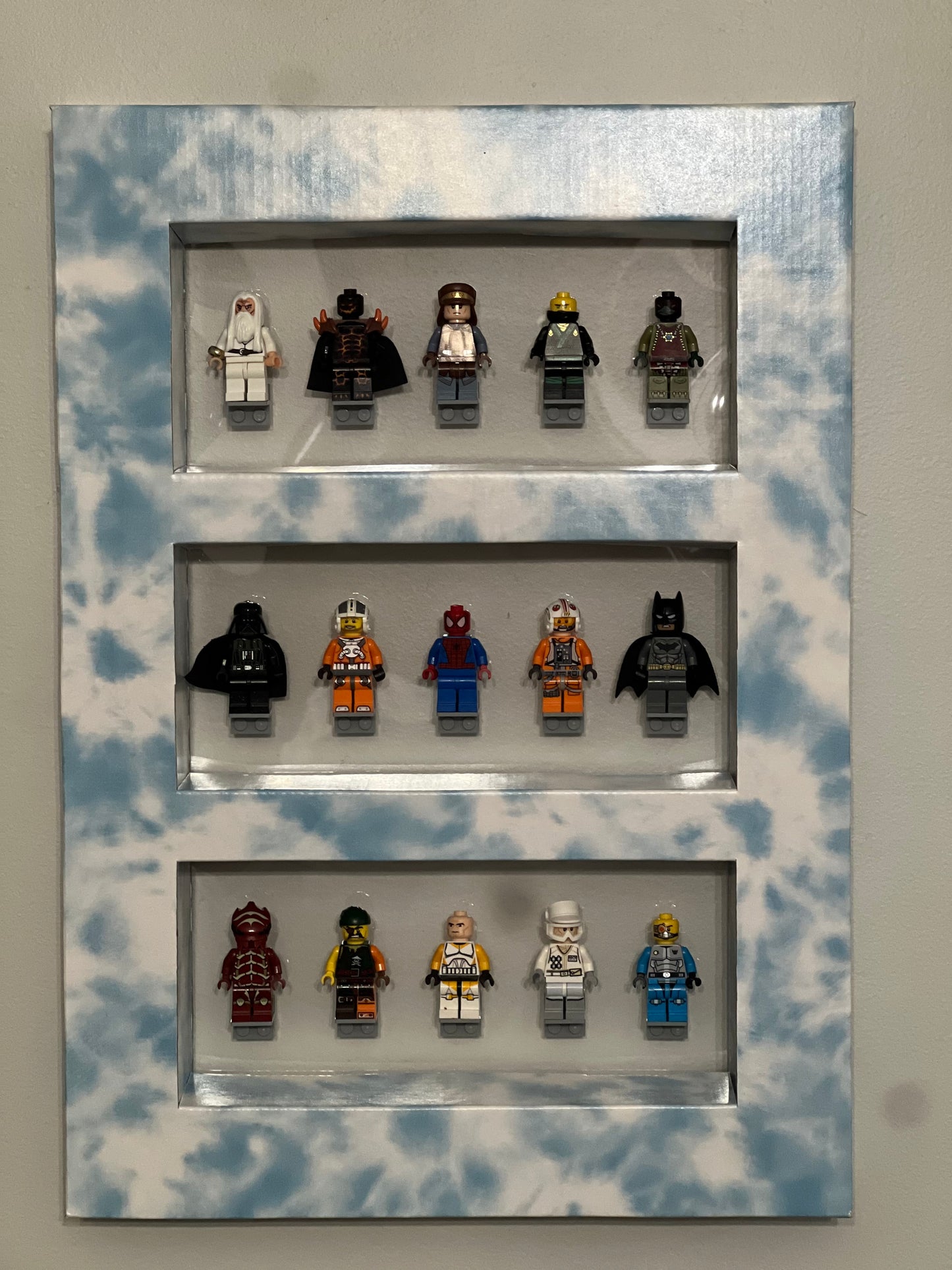 Tie-Dye Mini-Figure Shelf Display Kit
